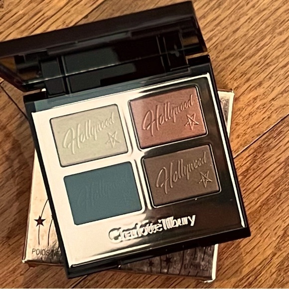 Charlotte tilbury
Luxury eyeshadow palette in Diva Lights - Picture 7 of 7